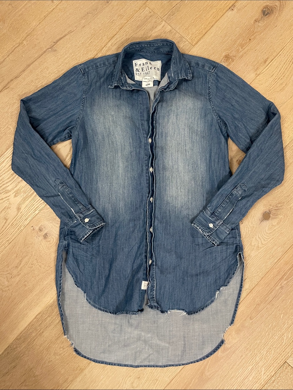 Frank & Eileen Grayson  Button-Down Distressed Denim Shirt Womens Size S